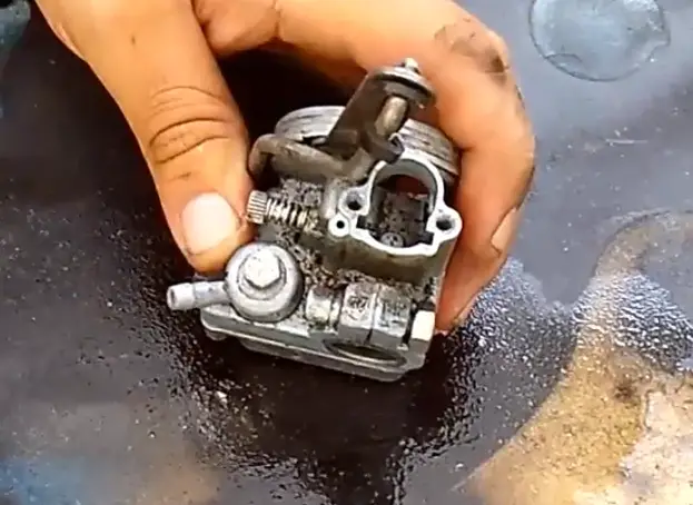 Vespa moped carburetor cleaning