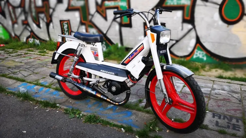 Peugeot 103 à 8 cylindres !, Actualités de la mobylette par Mobylette Mag